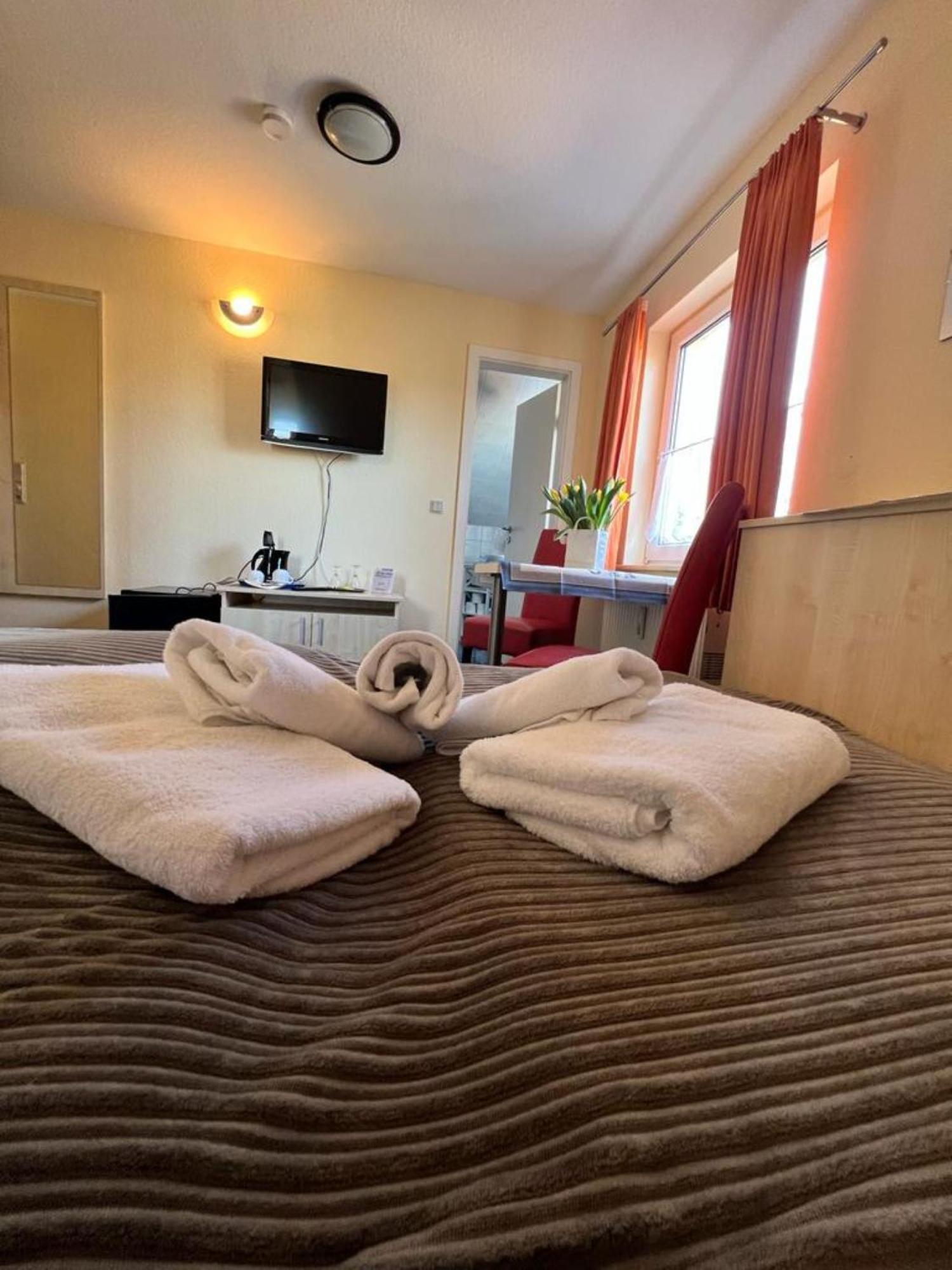 Hotel-Pension Zur Mole Wiek auf Rügen Екстериор снимка